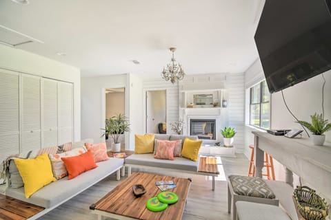 Riverside New Magnolia Springs Home w/ Dock, Beach Cottage in Alabama