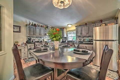 Cozy Hale Home Between Long & Loon Lakes! Cottage in Michigan