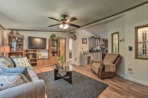 Cozy Hale Home Between Long & Loon Lakes! Cottage in Michigan