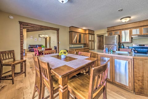 Walk to Golf Course: Home w/ Deck in Ruidoso! House in Ruidoso