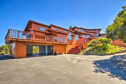 Spacious Royal Oaks Retreat w/ Deck & Views! House in Sierra Nevada