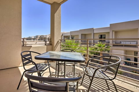 Sunny Resort Townhome + Balcony & Pool Access Apartment in St George