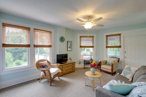 Lovely Hendersonville Retreat ~ 1 Mi to Downtown! Apartment in Hendersonville