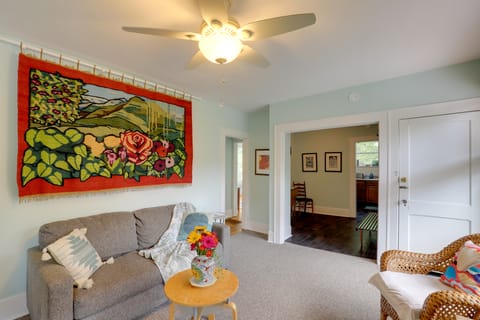 Lovely Hendersonville Retreat ~ 1 Mi to Downtown! Apartment in Hendersonville