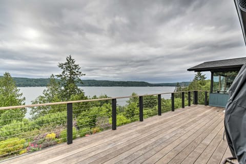 Deck & Sweeping Views: Family Union Home House in Union