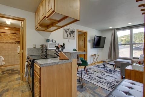 Modern Mountain-View Condo at Big Sky Resort! Apartment in Big Sky