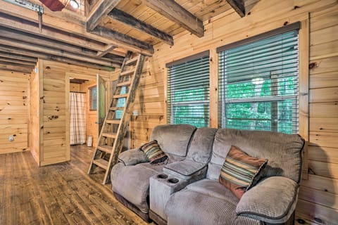 Peaceful Decatur Cabin w/ Grill & Fire Pit! House in Tennessee