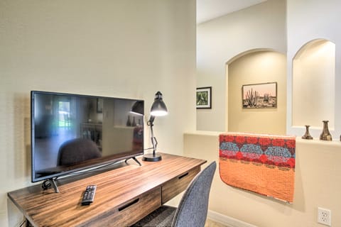 Snowbird Haven w/ Pool! 11 Mi to Dtwn Phoenix House in Laveen Village