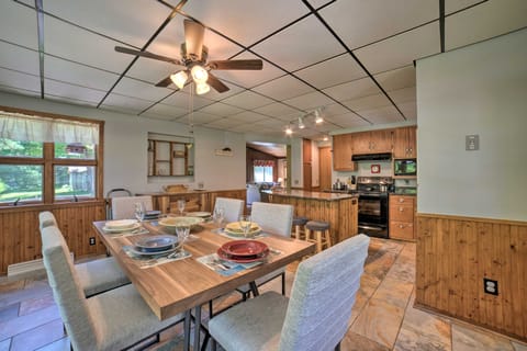 Charming Pymatuning Lake House Near Park & Beach House in Lake Erie