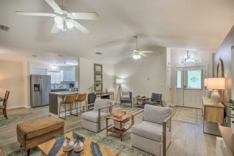 Cozy-Modern Pensacola Home: Large Yard, Grill House in Pensacola