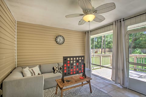 Cozy-Modern Pensacola Home: Large Yard, Grill House in Pensacola