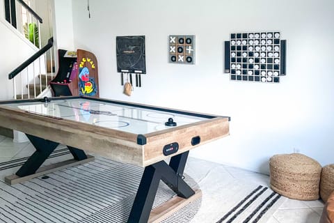 Putting Green! Desert Group Getaway in Chandler House in Gilbert