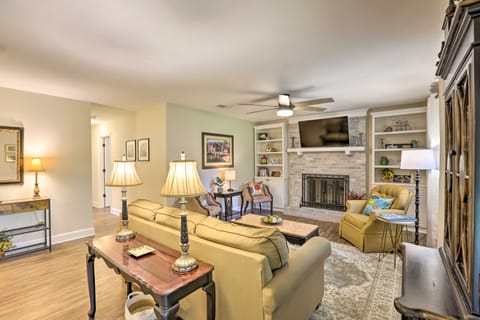 ~ 8 Mi to FSU: Bright Tallahassee Retreat! House in Tallahassee