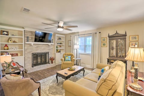 ~ 8 Mi to FSU: Bright Tallahassee Retreat! House in Tallahassee