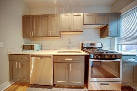 3 Mi to Dtwn: Walkable Apt in Cleveland! Apartment in Cleveland Heights