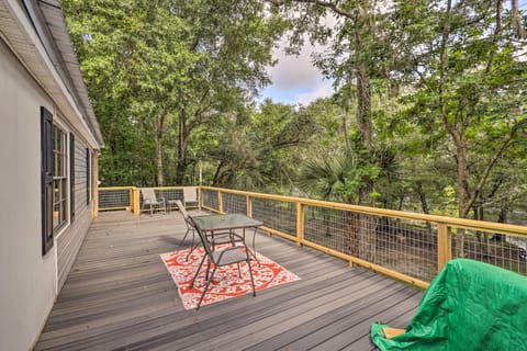 Suwannee Riverfront Home: Grill, Near Springs House in Florida