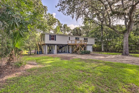 Suwannee Riverfront Home: Grill, Near Springs House in Florida