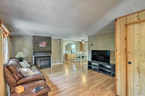 Suwannee Riverfront Home: Grill, Near Springs House in Florida