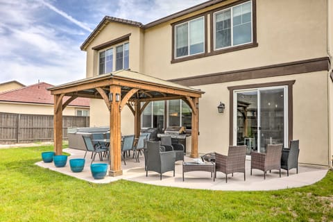 Air Racing Decor, Hot Tub: Sparks Home! House in Sparks