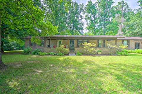 Cozy Knoxville Apartment ~ 9 Mi to Downtown! Apartment in Knoxville