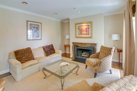 Pool, Hot Tub & Outdoor Theater: Franklin Retreat House in Franklin