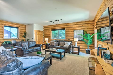 Clifton Retreat w/ Breathtaking Mt Backdrop! House in Colorado