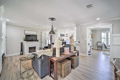 Stunning Oklahoma Home ~ 3 Mi to Spiro Mounds House in Arkansas