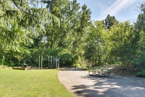 Charming Portland Home, Walk to Light Rail! House in Milwaukie