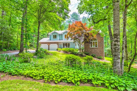 Spacious Family Home Near Hiking & Breweries! House in Asheville