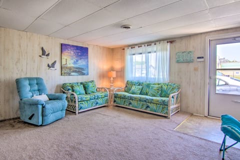 Deck w/ Canal Access: Ocean City Townhome Apartment in Ocean City