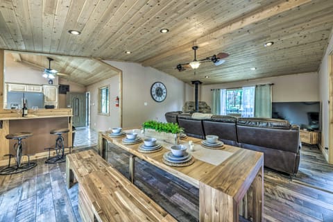 Sleepy Bear Cabin in Ruidoso: Deck & Yard Games! House in Ruidoso