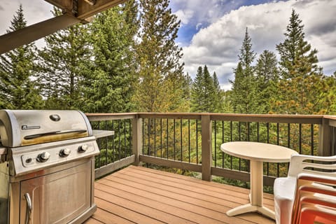 Walk to Ski Lift: Breckenridge Retreat w/ 2 Decks! Apartment in Breckenridge
