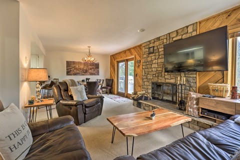 Walk to Ski Lift: Breckenridge Retreat w/ 2 Decks! Apartment in Breckenridge