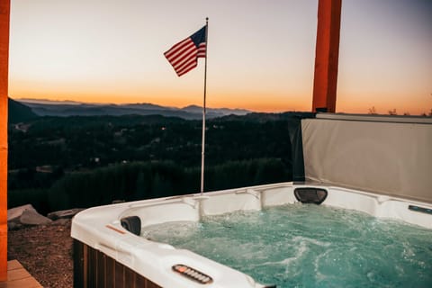 Hot Tub & Mtn View! Cripple Creek Retreat House in Colorado