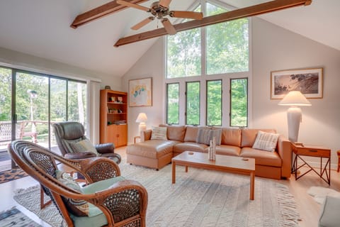 Mtn & Lake Views: Serene Wintergreen Resort Escape House in Nellysford