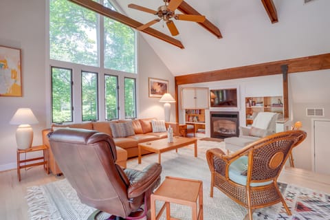 Mtn & Lake Views: Serene Wintergreen Resort Escape House in Nellysford