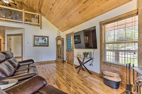 Updated Garden Valley Home w/ Fire Pit & Game Room House in Valley County