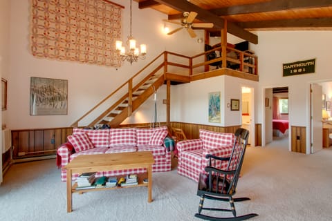 Mountaintop Condo w/ Great Mt Washington View Apartment in Glen