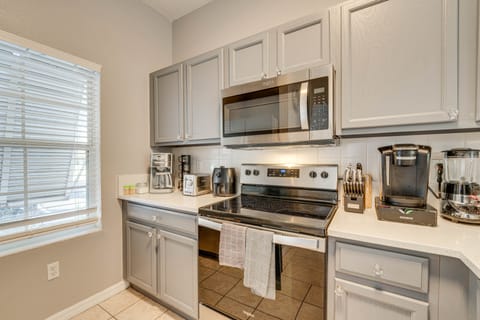 9 Mi to Disney: Resort Getaway w/ Private Patio! Apartment in Kissimmee