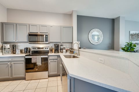 9 Mi to Disney: Resort Getaway w/ Private Patio! Apartment in Kissimmee