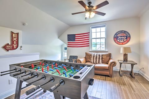 Family-Friendly Calera Getaway w/ Game Room! House in Alabama