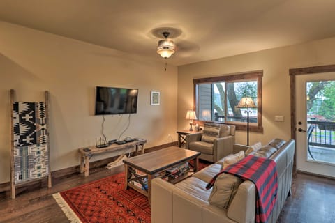 Walkable Bigfork Townhome: Fish, Hike & Ski! Apartment in Bigfork