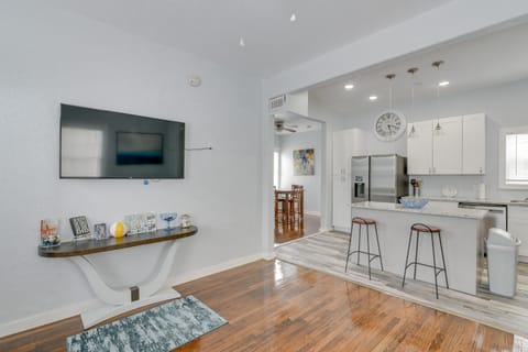 4 Blocks to Beach! Family-Friendly Galveston Home House in Galveston Island