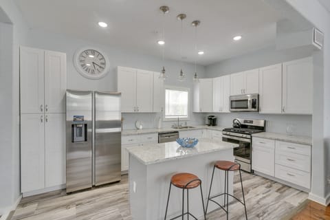 4 Blocks to Beach! Family-Friendly Galveston Home House in Galveston Island