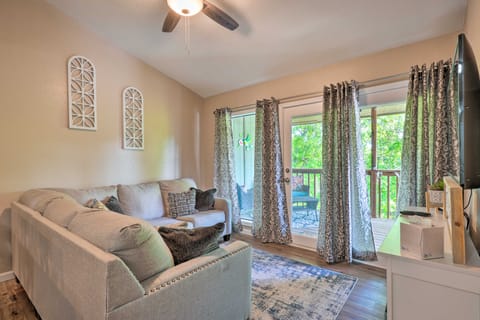 Reeds Spring Condo Near Aquarium at the Boardwalk! Apartment in Table Rock Lake
