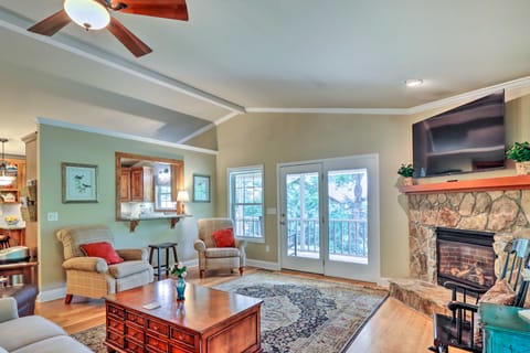 Lake Chatuge Retreat w/ Dock & Mtn Views! House in Tennessee