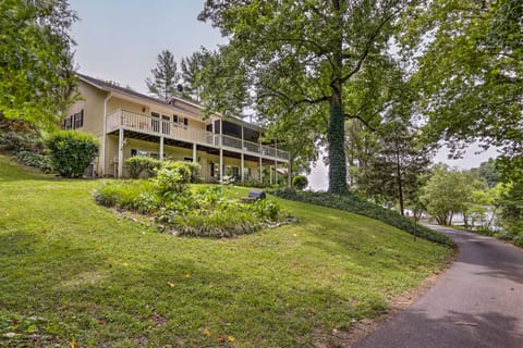 Lake Chatuge Retreat w/ Dock & Mtn Views! House in Tennessee