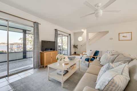 Lakefront Retreat w/ Kayaks & Fire Pit in Clermont House in Clermont