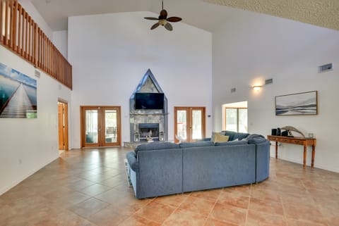 Lovely Palm Coast Retreat w/ Outdoor Kitchen House in Palm Coast