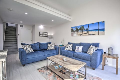 Canal-Front Condo: Walk to Downtown Ft Lauderdale! Apartment in Fort Lauderdale